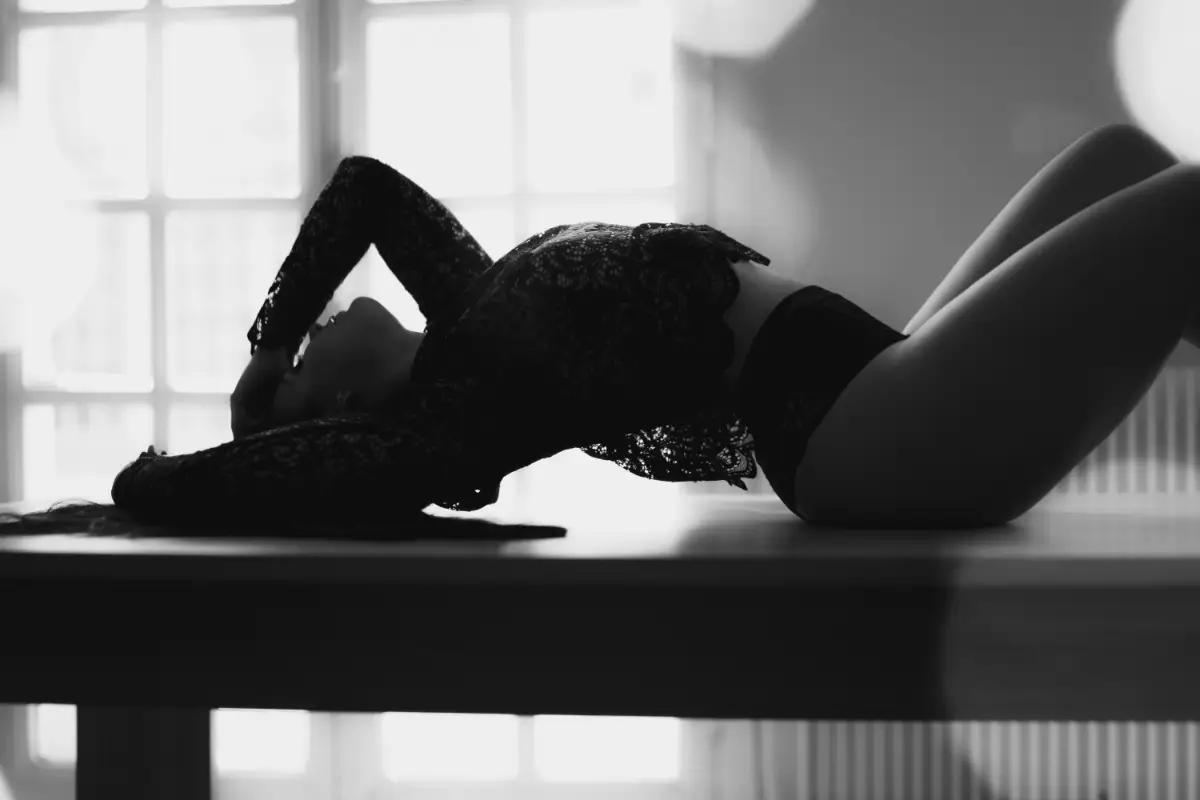 Elegant boudoir photo session in a Limoges studio
